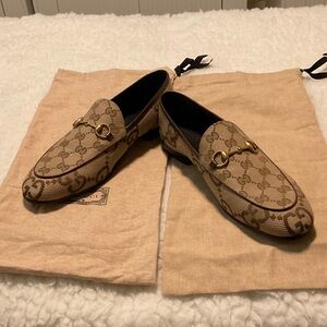 Gucci Tan Loafers with Gold Horsebilt (NEVER WORN)